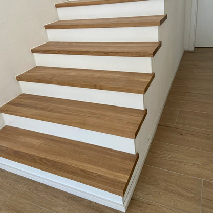 mdf-setzstufe-weiss-lackiert-treppenstufe-mit-weisser-setzstufe-blende